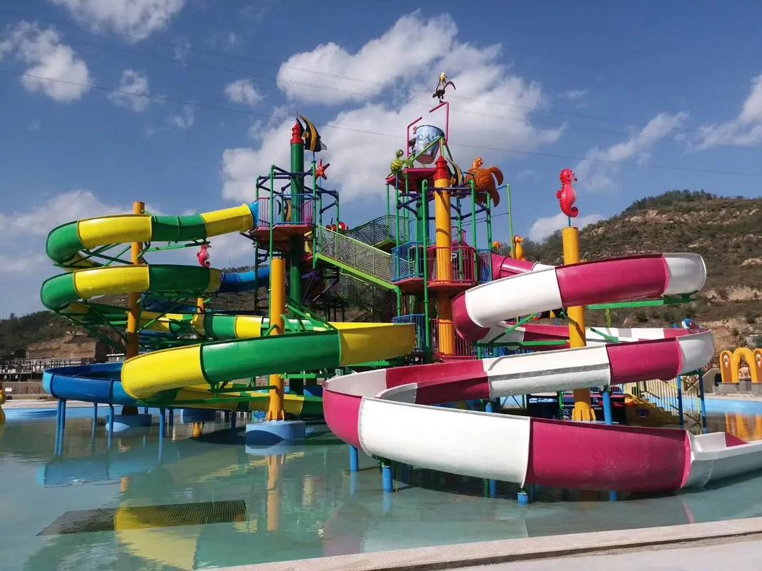 華隆環?？萍?主要生產 經營:水上樂園設備 水滑梯