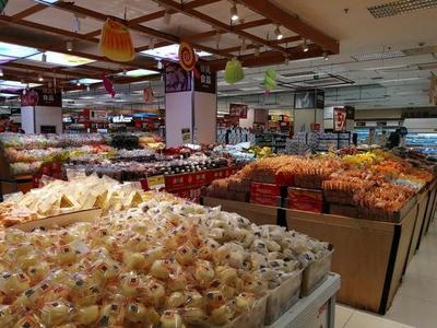 農(nóng)副產(chǎn)品平價(jià)專營區(qū) 興高采烈進(jìn)，哭笑不得出